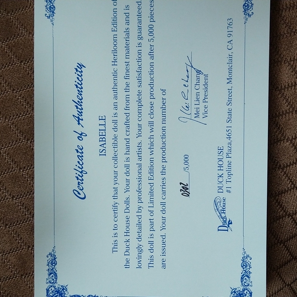 Duck House Heirloom doll Isabelle in box - Picture 3 of 8